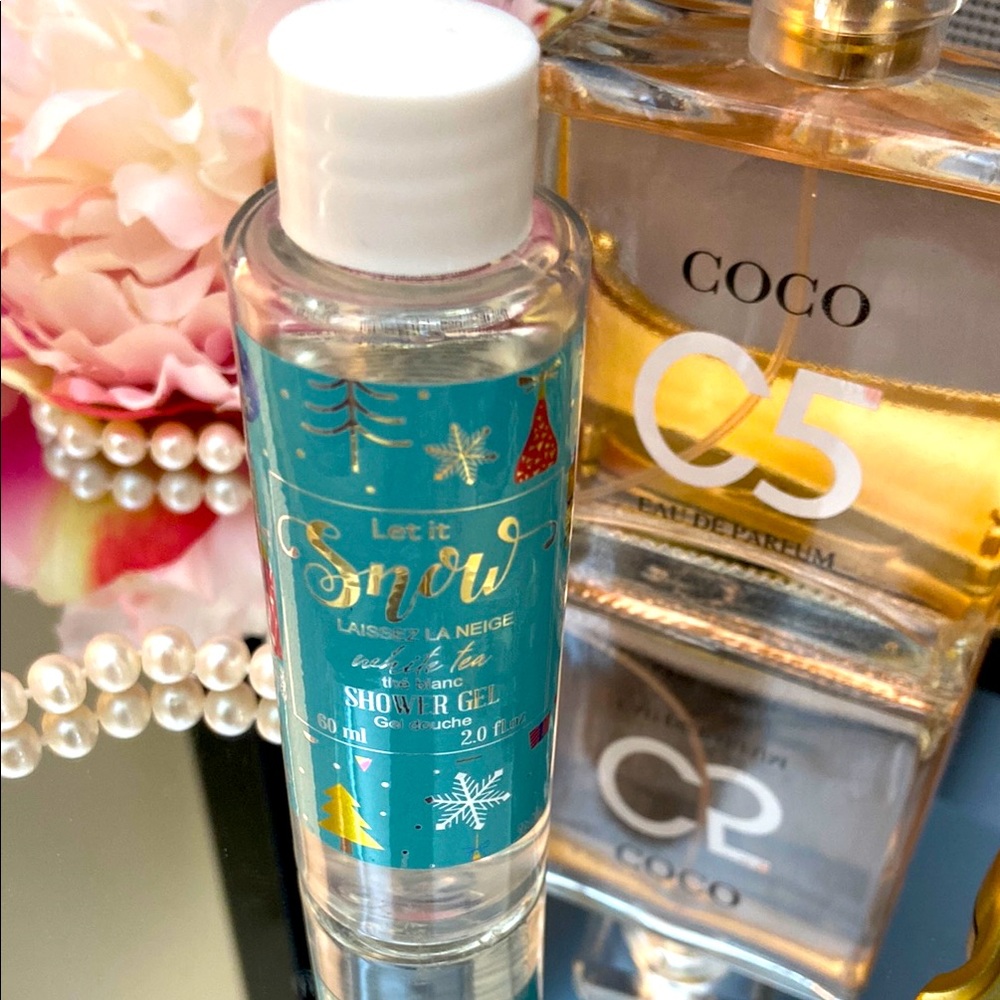 🆕 let it snow, white tea shower gel, mini size.